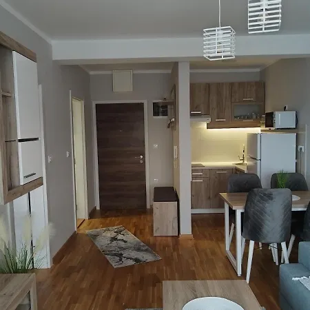25 Apartment *