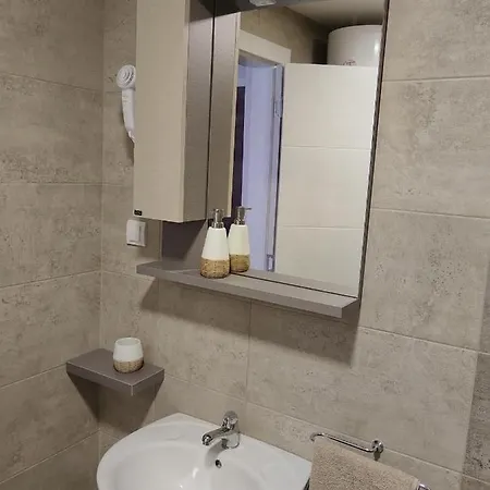 25 Apartment *